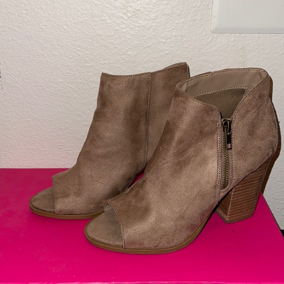 Taupe booties - Picture 1 of 5